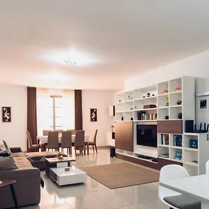 Belmonte Heights - Luxury 3 Bedroom Apartamento