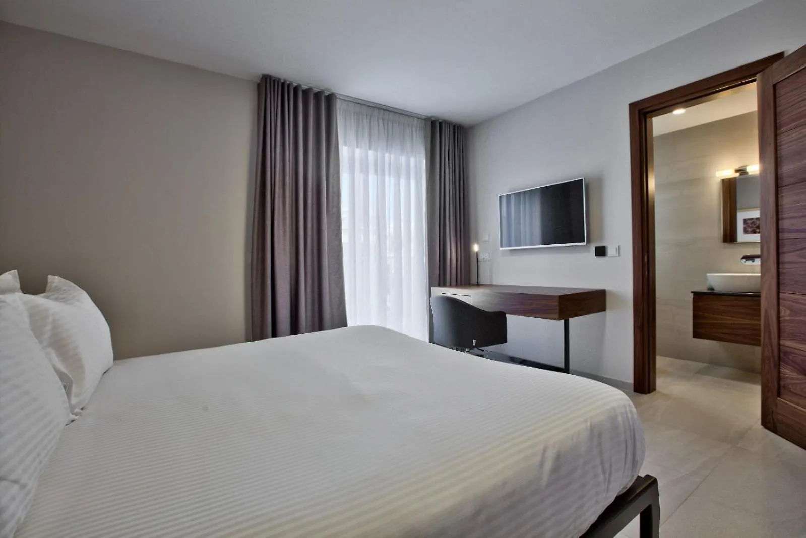 Sea Front Spacious Valletta Views Apartments Sliema Malta