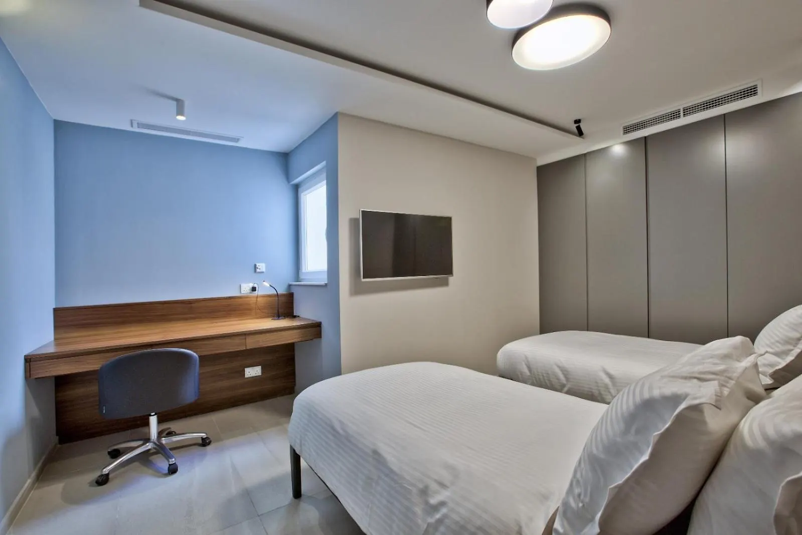 Sea Front Spacious Valletta Views Apartments Sliema
